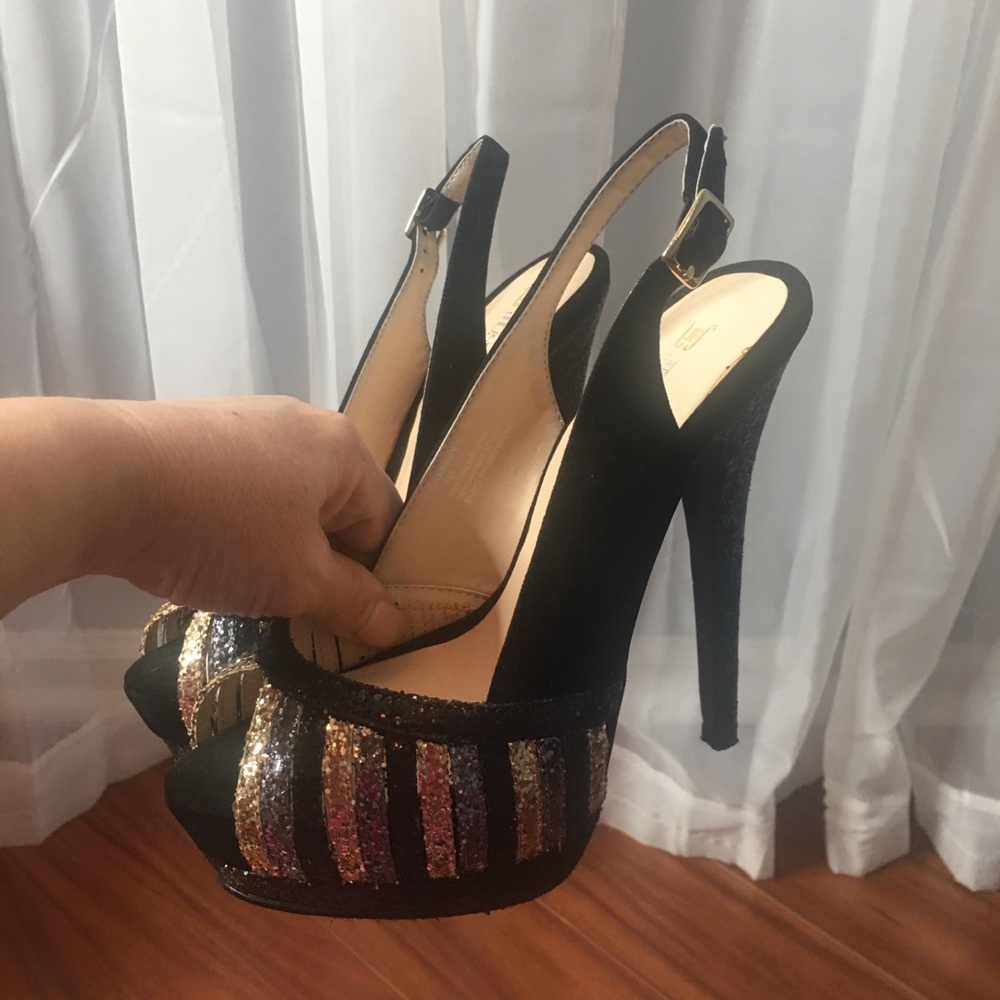 New, never worn beautiful heels!